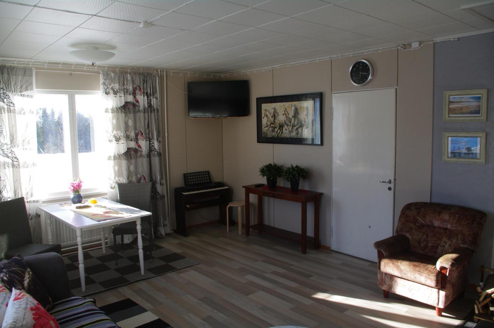 Aneen Loma Vacation And Cottages Posio Room photo