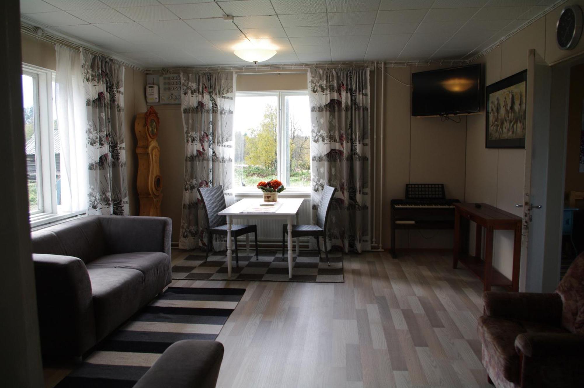 Aneen Loma Vacation And Cottages Posio Room photo